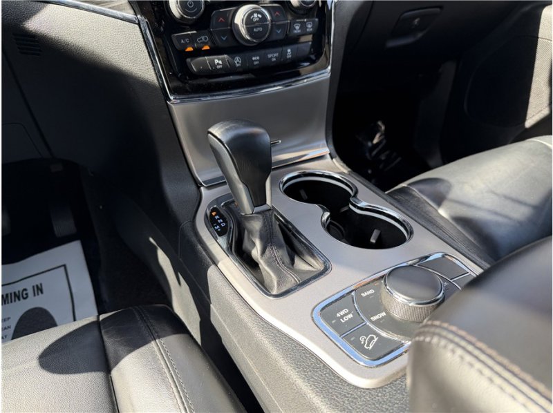 Used 2019 Jeep Grand Cherokee Limited image 42