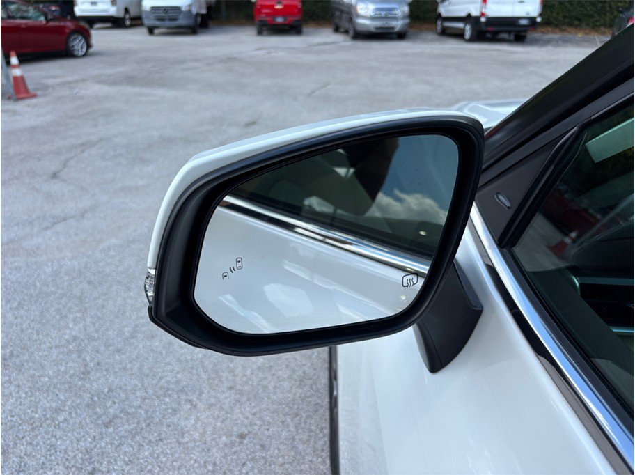 Used 2020 Toyota Highlander XLE FWD image 16