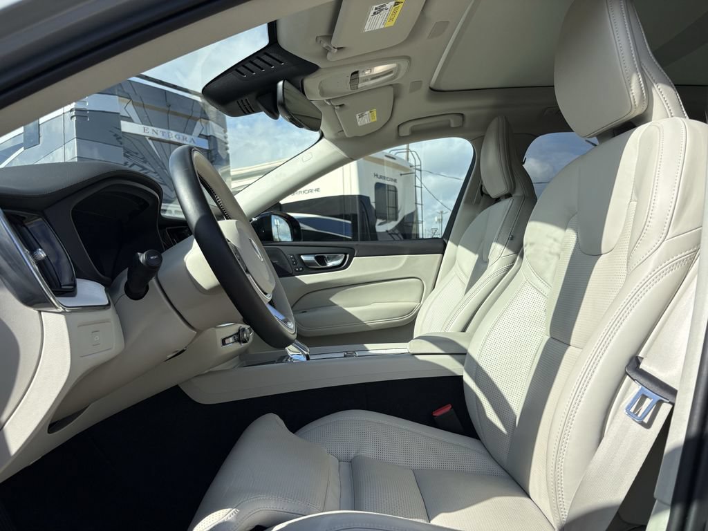 Used 2026 Volvo XC60 B5 Ultra AWD/4WD image 13