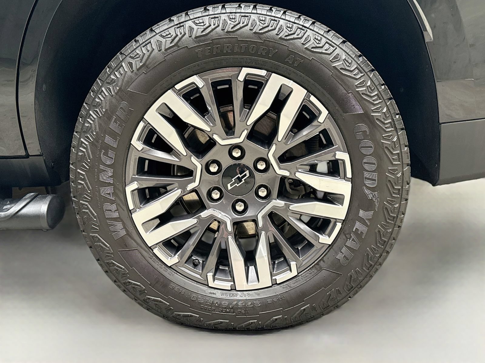 Used 2025 Chevrolet Tahoe Z71 w/ Z71 Off-Road Package AWD/4WD image 37