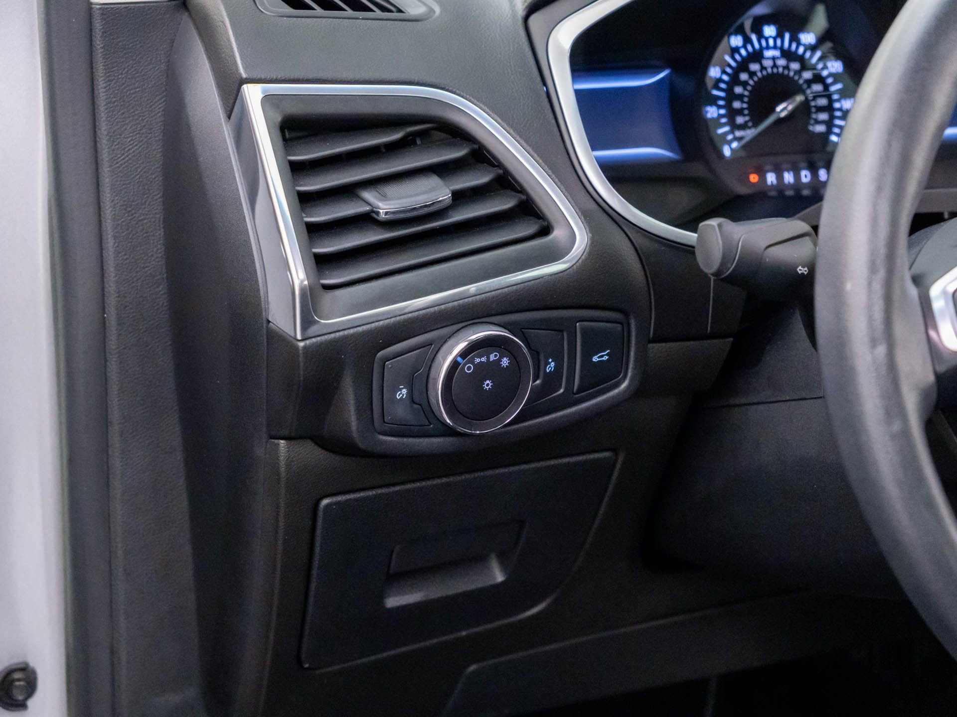 Used 2017 Ford Edge Titanium w/ Equipment Group 301A AWD/4WD image 22