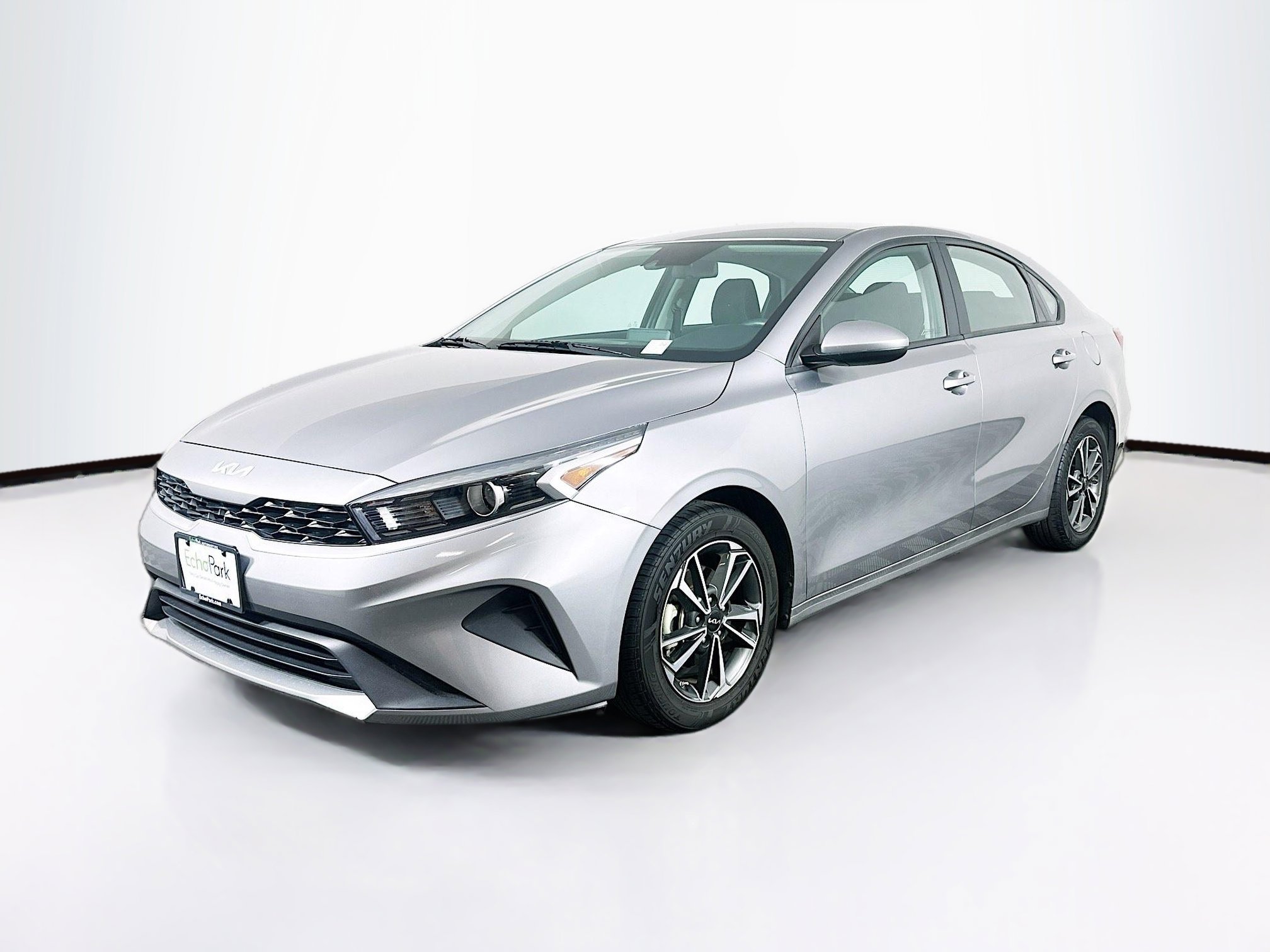 Used 2023 Kia Forte LXS image 3