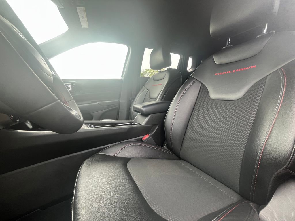 Used 2025 Jeep Compass Trailhawk AWD/4WD image 23