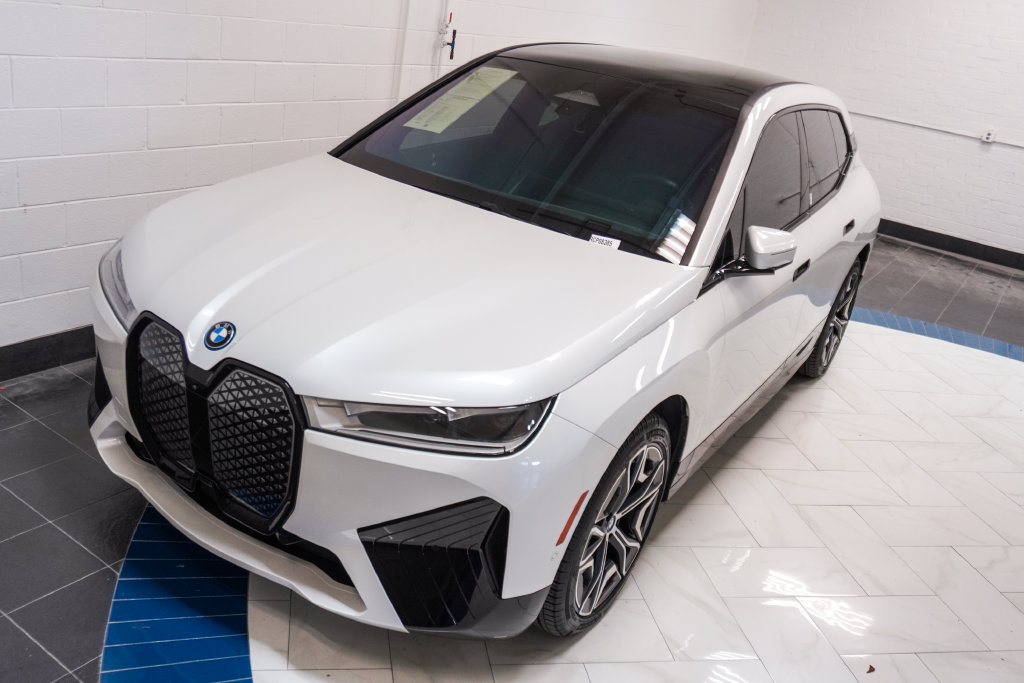 Used 2024 BMW iX xDrive50 w/ Sport Package AWD/4WD image 34