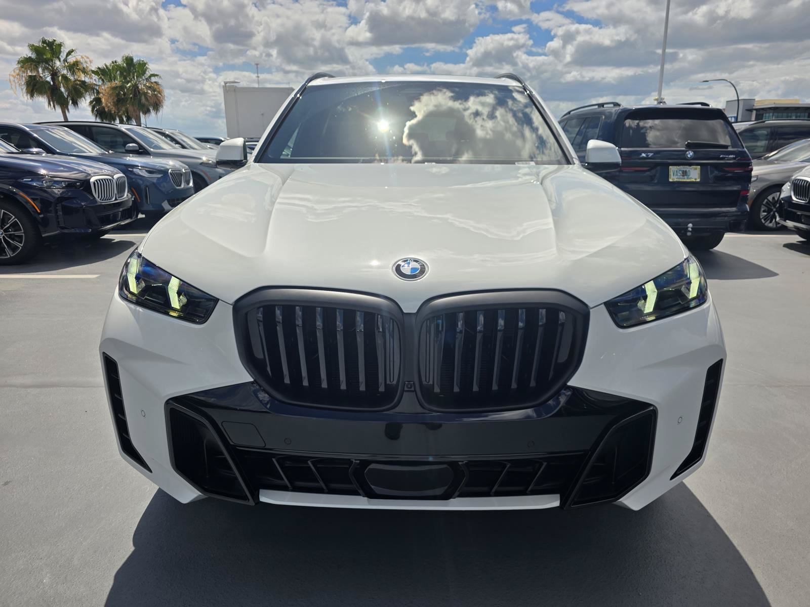 New 2026 BMW X5 xDrive40i w/ M Sport Package AWD/4WD image 2