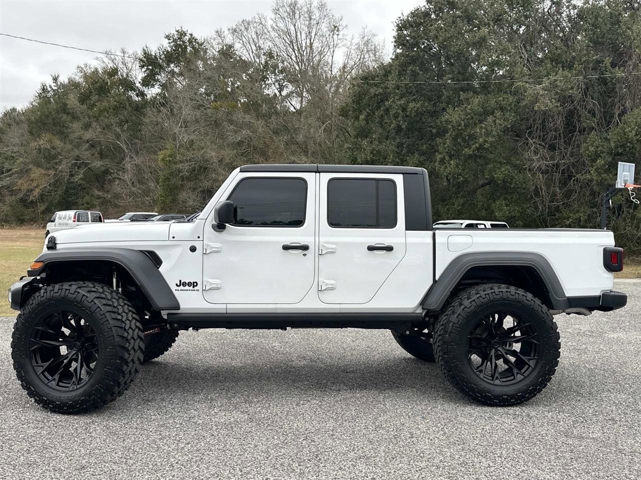 Used 2025 Jeep Gladiator Sport image 8