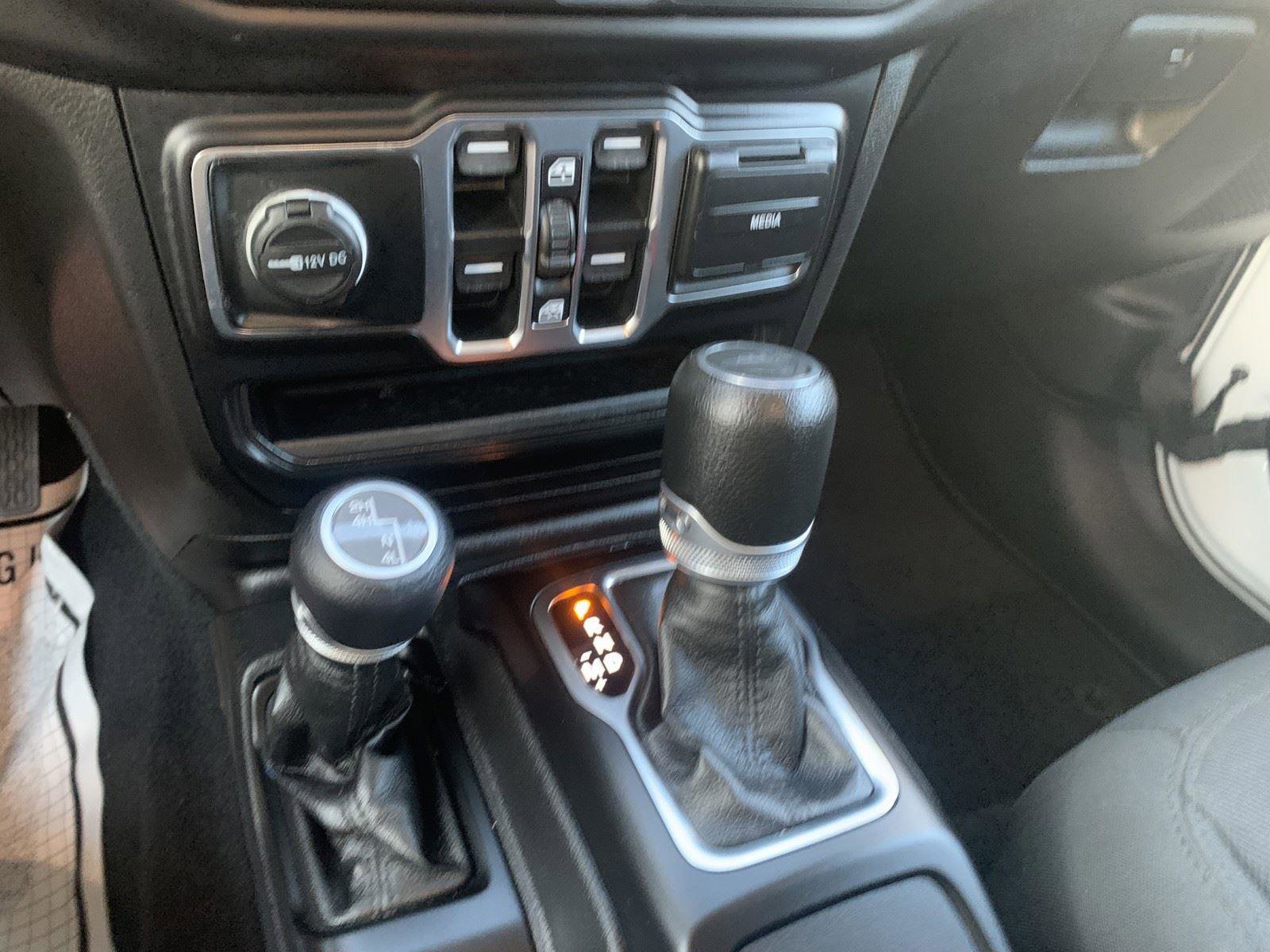 Used 2023 Jeep Gladiator Sport image 16