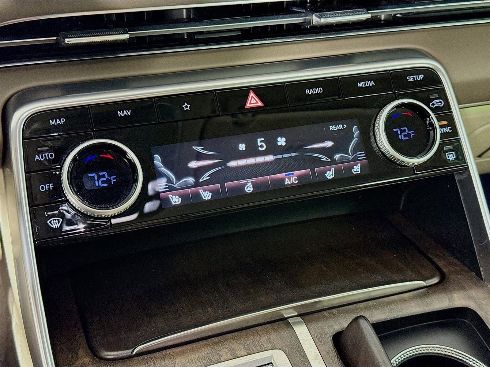 Certified 2024 Genesis GV80 3.5T image 18