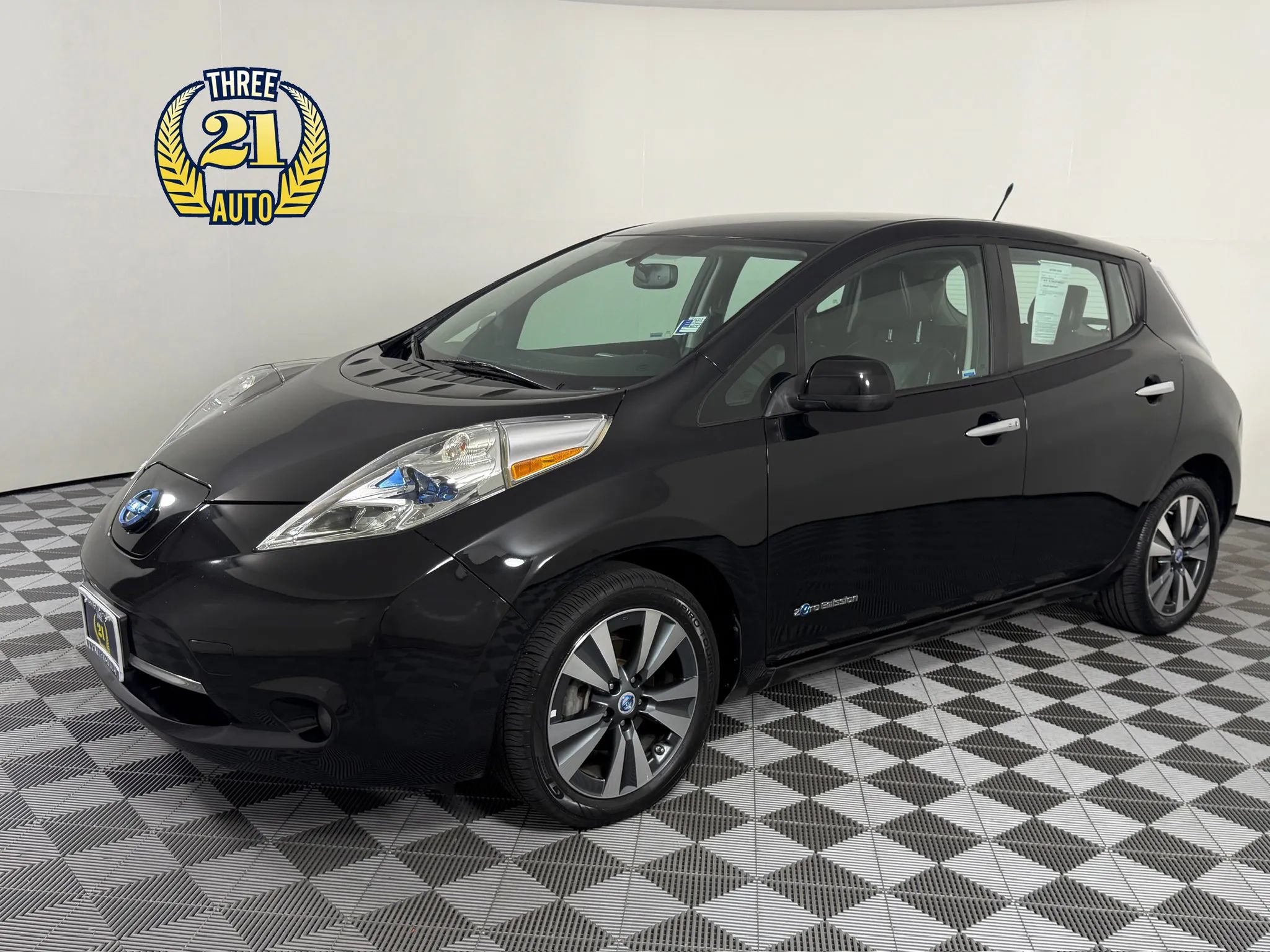 Used 2013 Nissan Leaf SL w/ Premium Pkg FWD image 1