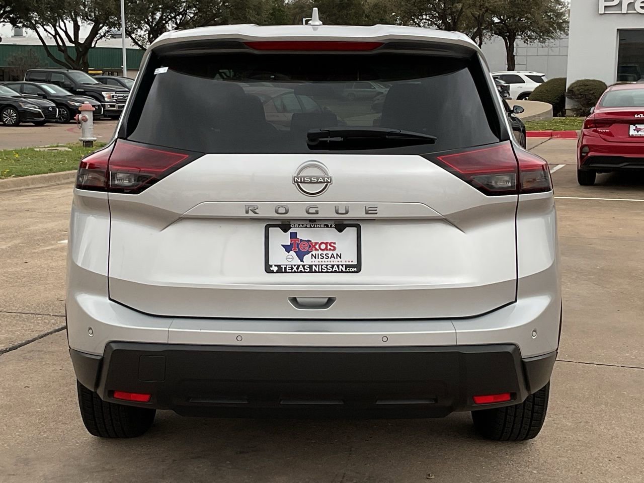 Used 2025 Nissan Rogue SV image 6