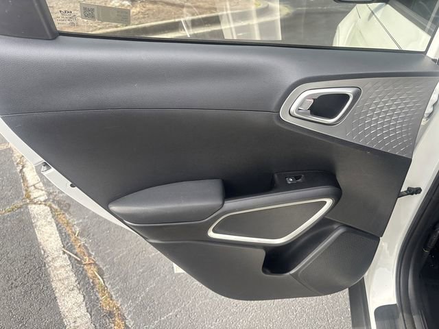 Used 2022 Kia Soul LX image 15