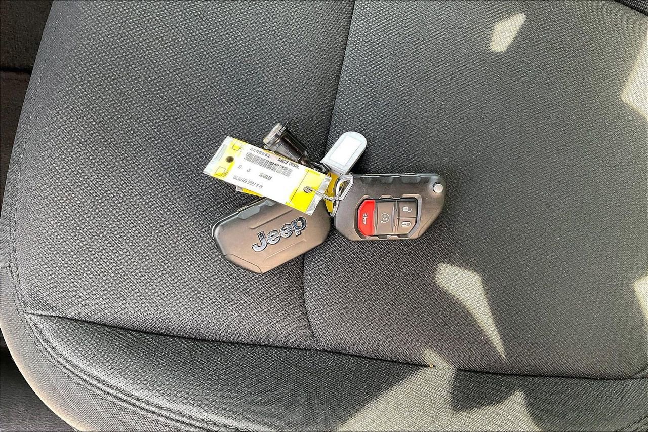 Certified 2022 Jeep Wrangler Sport S w/ Sun And Sound Package image 32