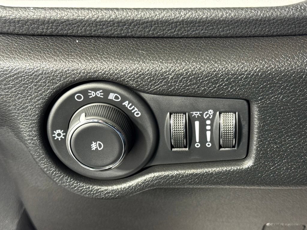 Certified 2024 Chrysler Pacifica Limited FWD image 15