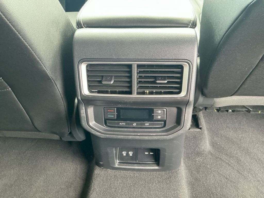 Used 2025 Volkswagen Atlas SE image 17