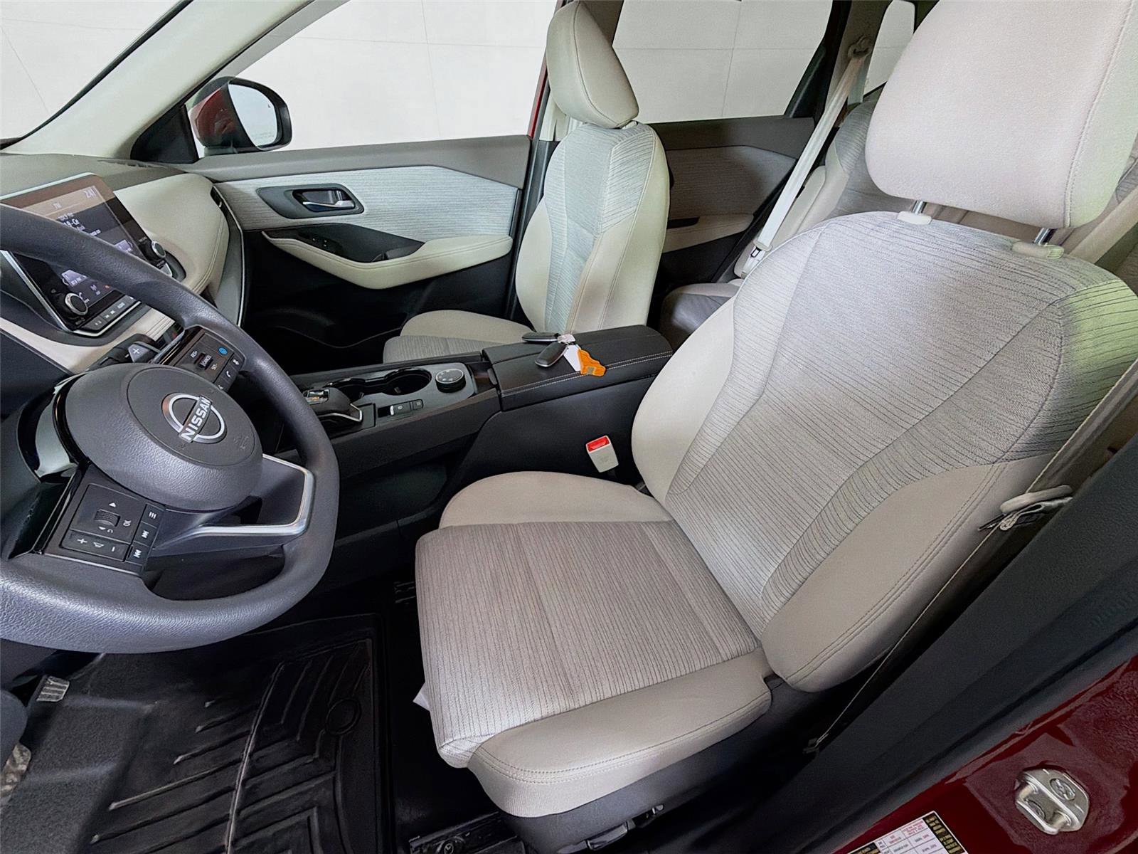 Used 2023 Nissan Rogue SV image 11