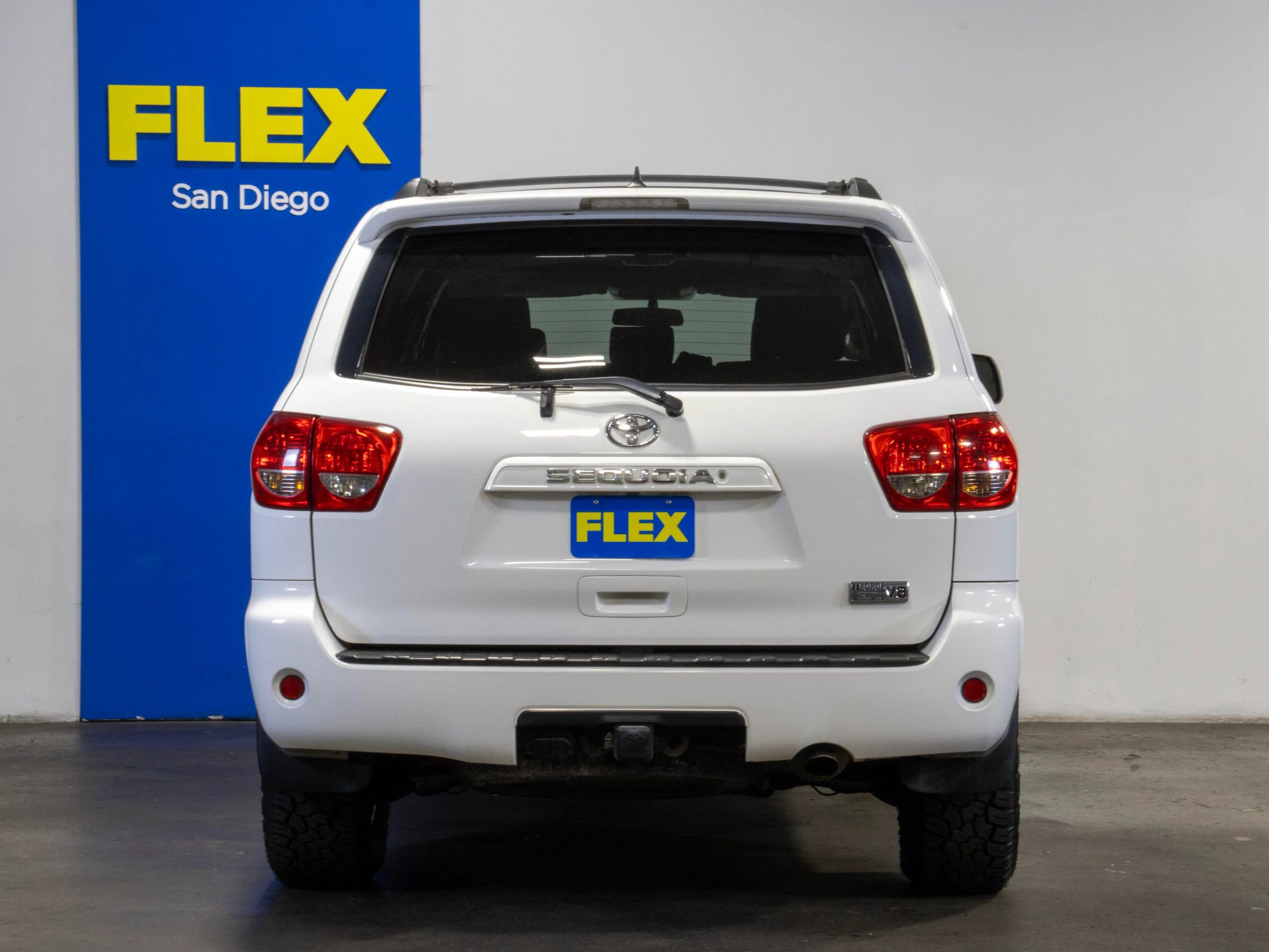 Used 2014 Toyota Sequoia SR5 RWD image 4