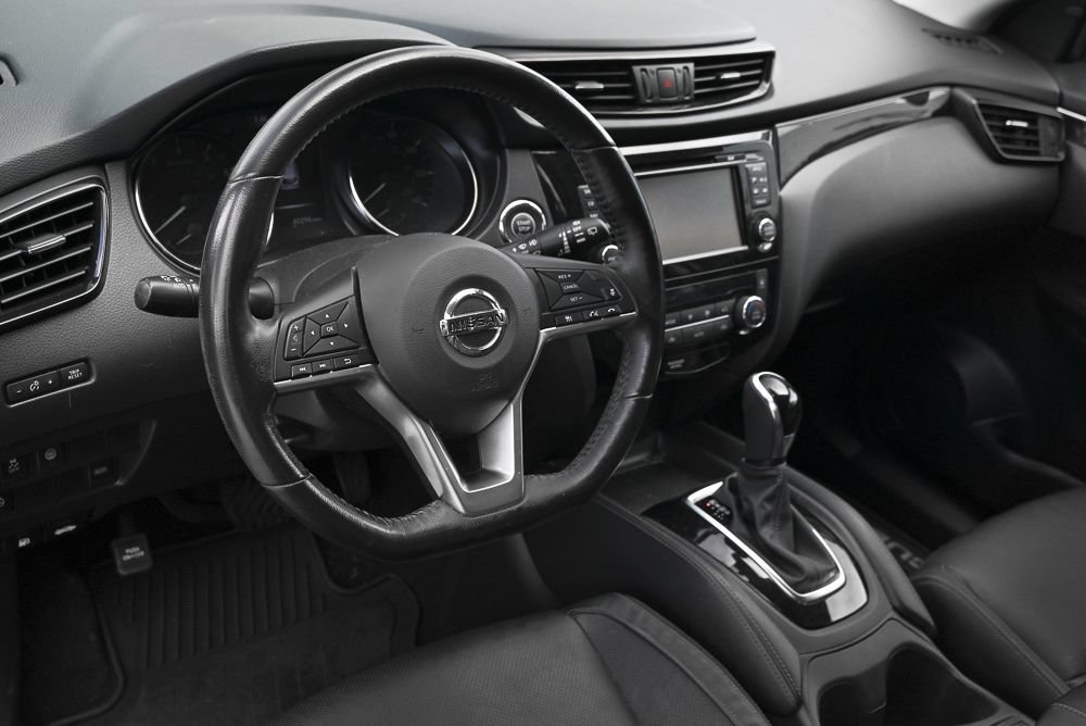 Used 2017 Nissan Rogue Sport SL w/ SL Premium Package FWD image 2