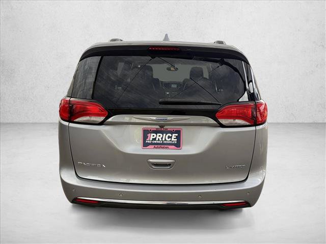 Used 2018 Chrysler Pacifica Limited FWD video 3