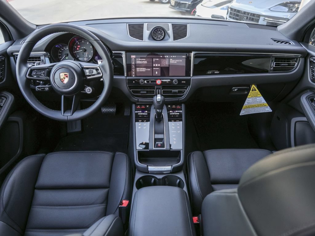 Certified 2026 Porsche Macan AWD/4WD image 33