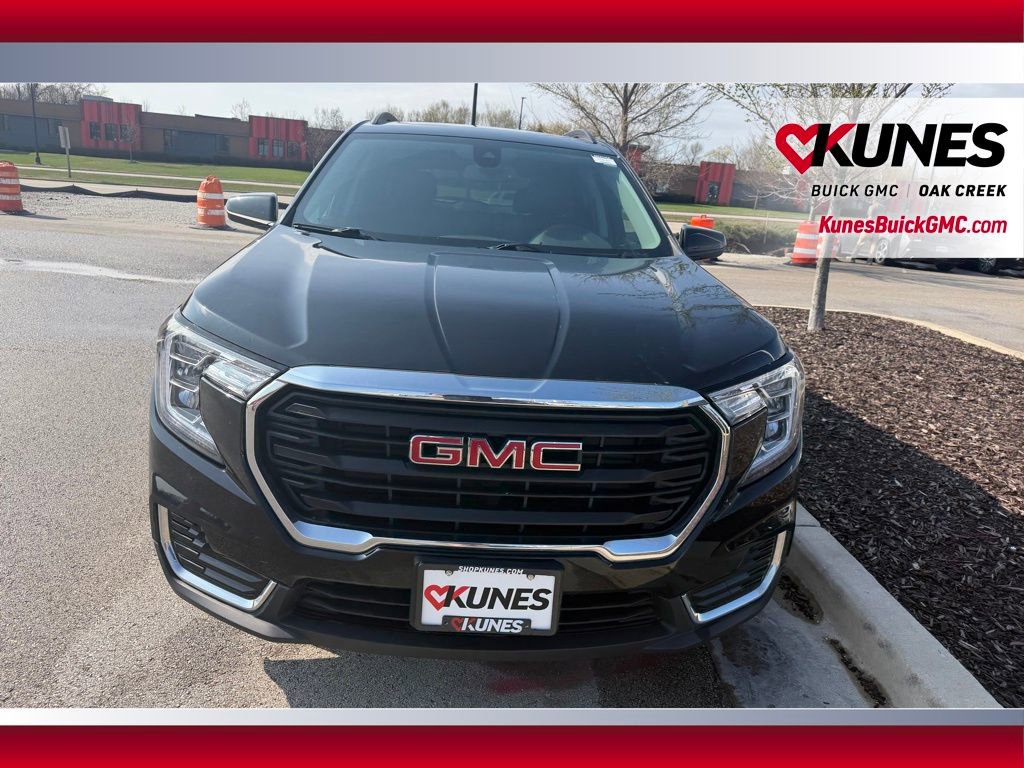 Used 2022 GMC Terrain SLE w/ Driver Convenience Package AWD/4WD image 3