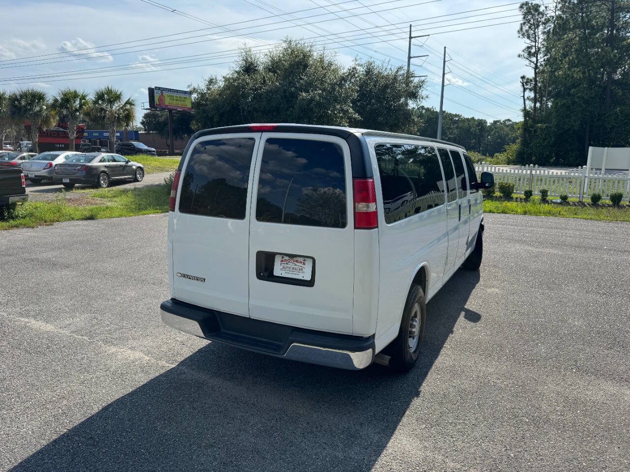 Used 2018 Chevrolet Express 3500 LT w/ LT Preferred Equipment Group RWD image 6