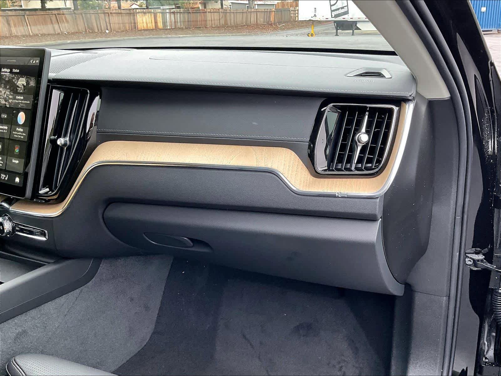 New 2026 Volvo XC60 B5 Ultra w/ Climate Package AWD/4WD image 28