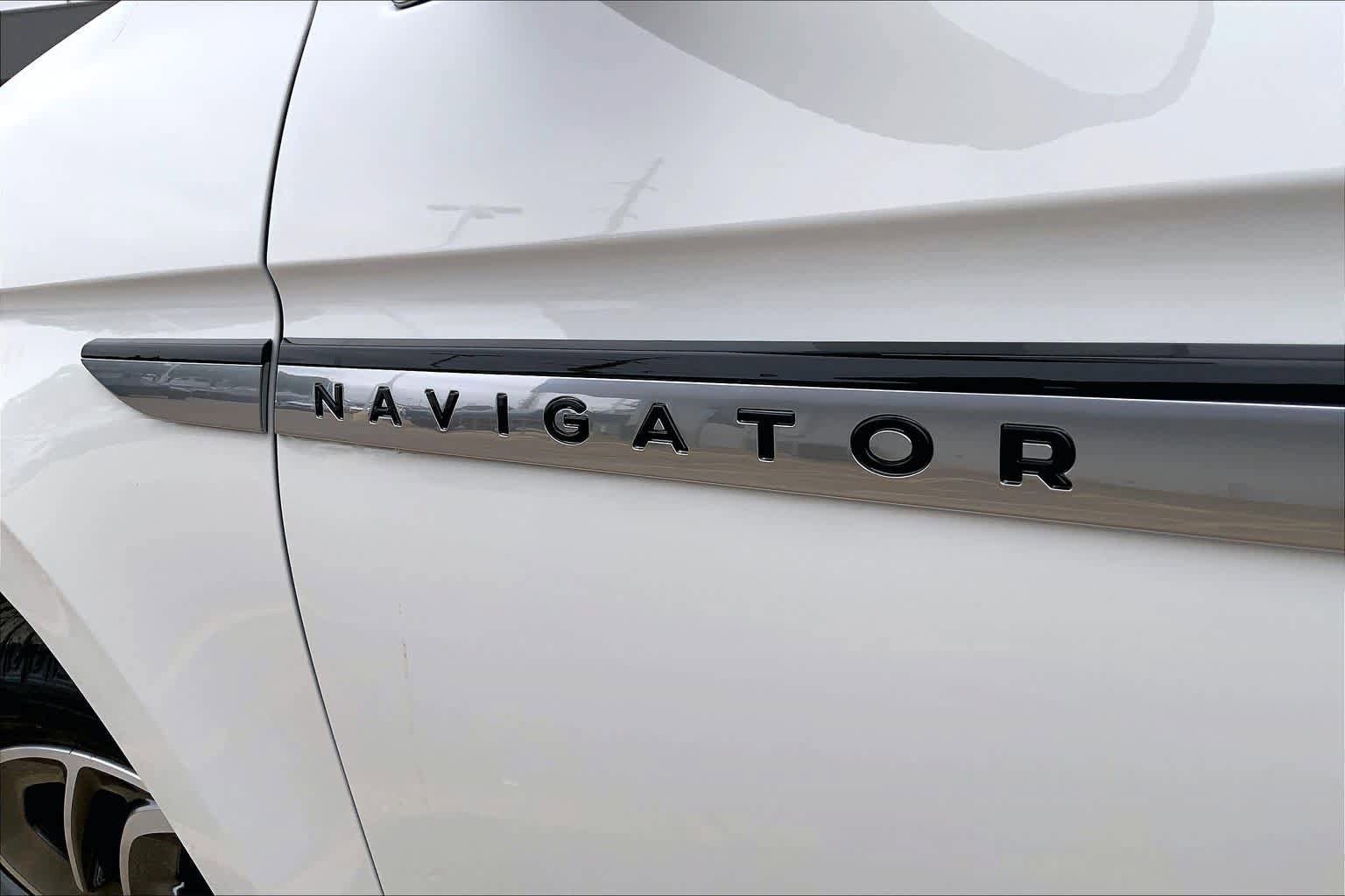 New 2026 Lincoln Navigator L Reserve AWD/4WD image 15