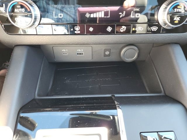 Used 2023 Mitsubishi Outlander SE image 32