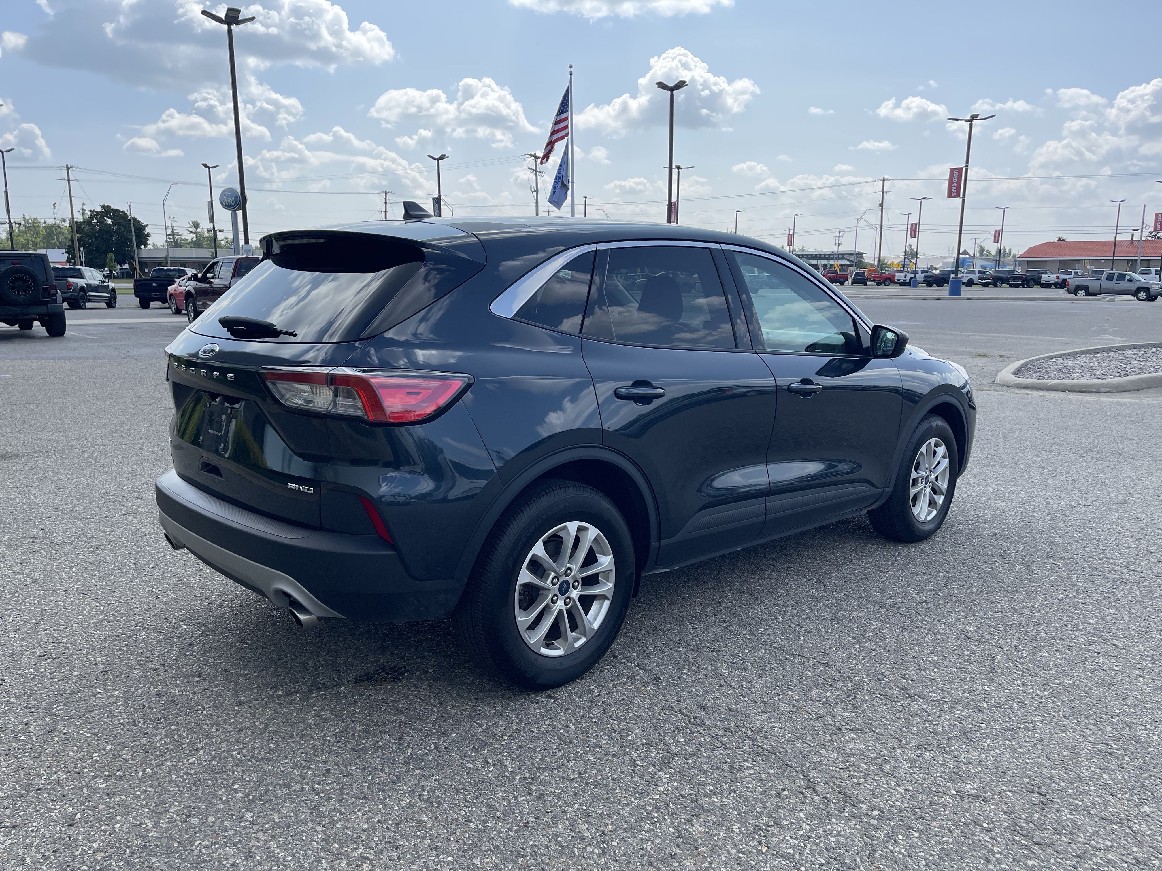 Used 2022 Ford Escape SE w/ Cold Weather Package AWD/4WD image 3