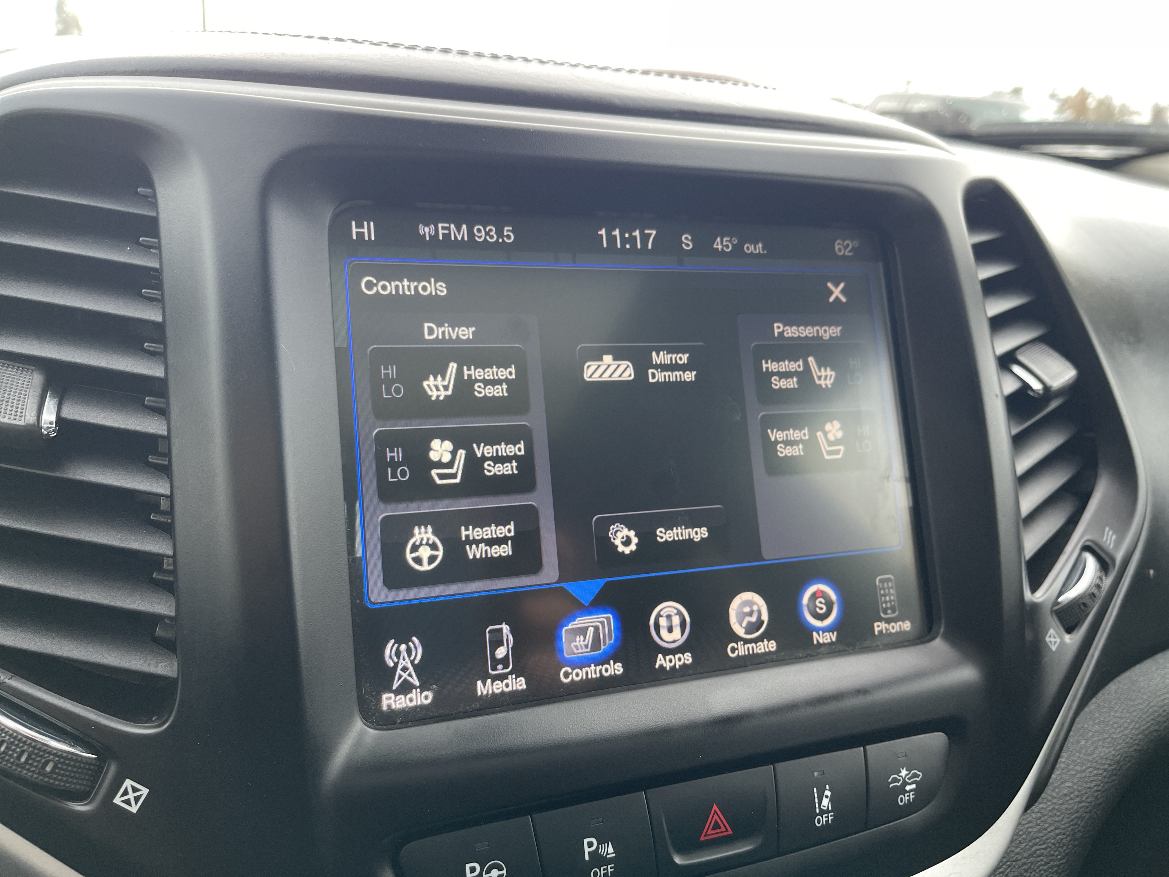 Used 2018 Jeep Cherokee Overland w/ Technology Group AWD/4WD image 21