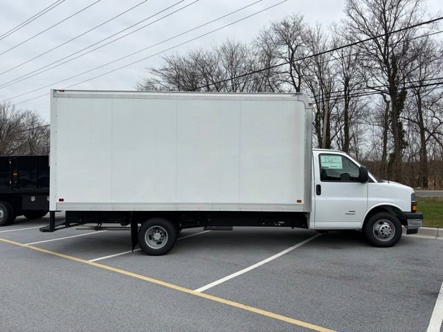 New 2026 Chevrolet Express 4500 Extended w/ Power Convenience Package RWD image 9