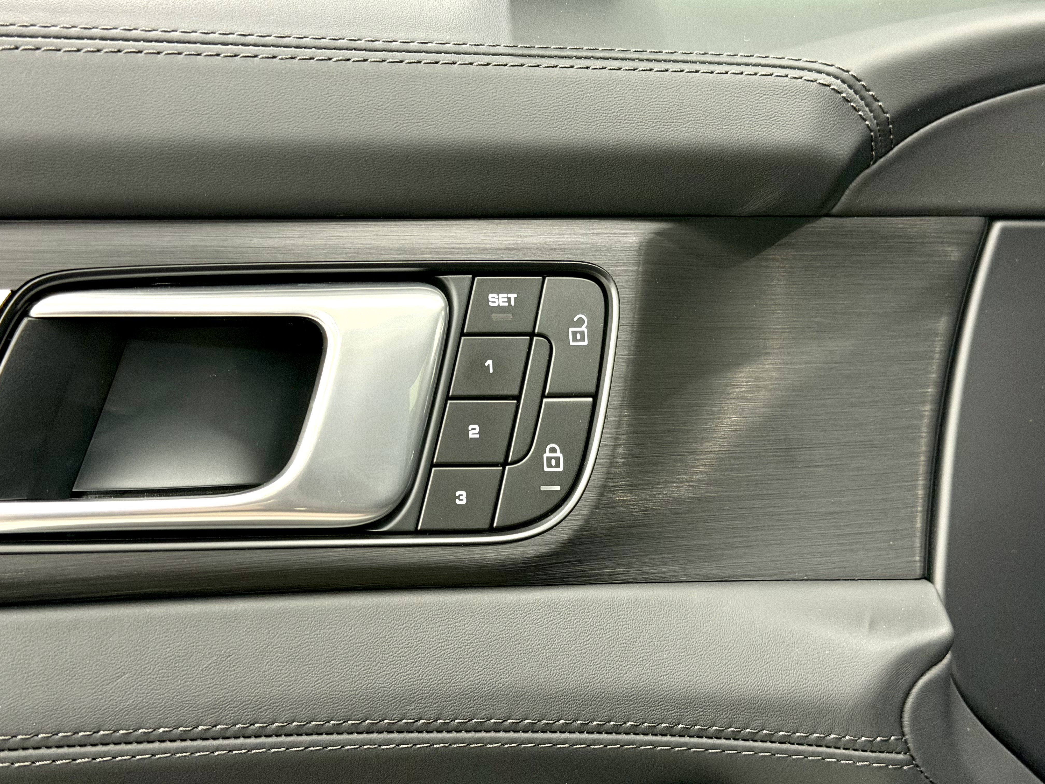 Certified 2023 Porsche Panamera 4 Platinum Edition AWD/4WD image 30