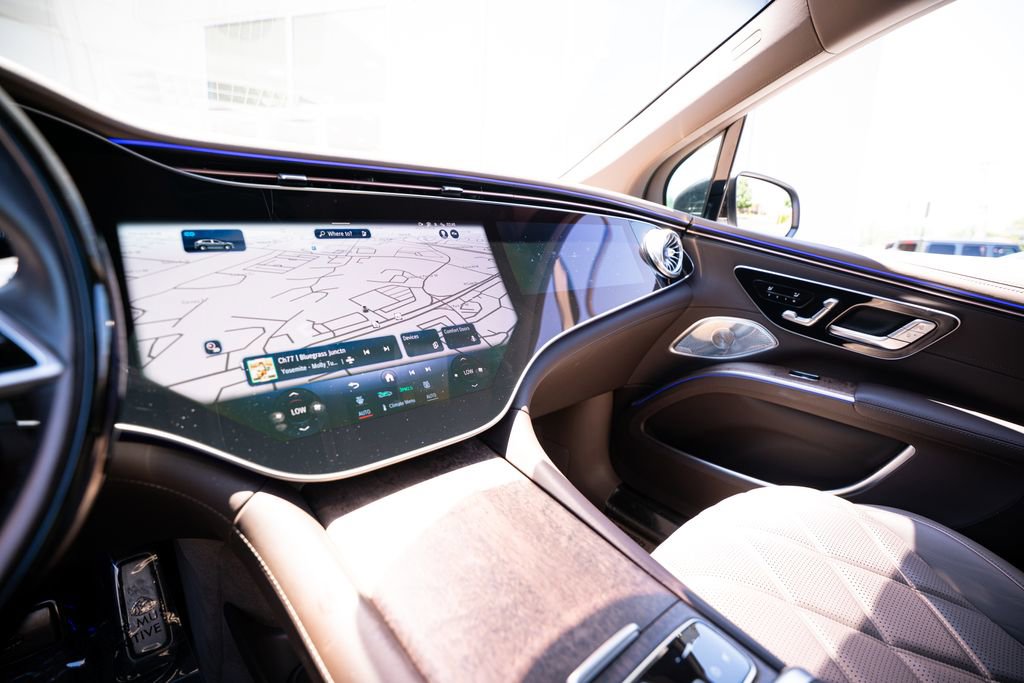 Used 2024 Mercedes-Benz Maybach EQS 680 4MATIC image 40