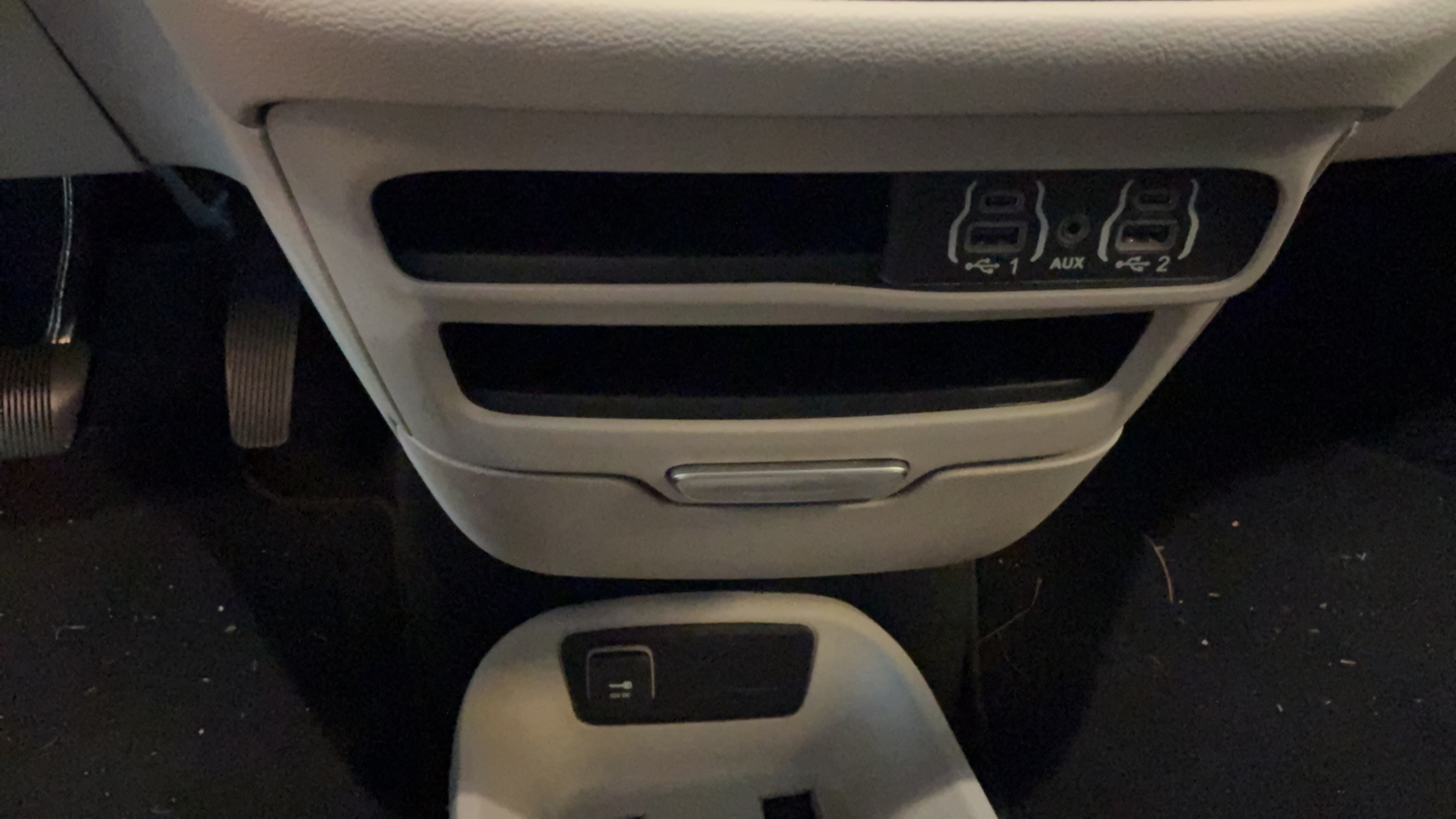 Used 2024 Chrysler Pacifica Touring-L FWD image 14