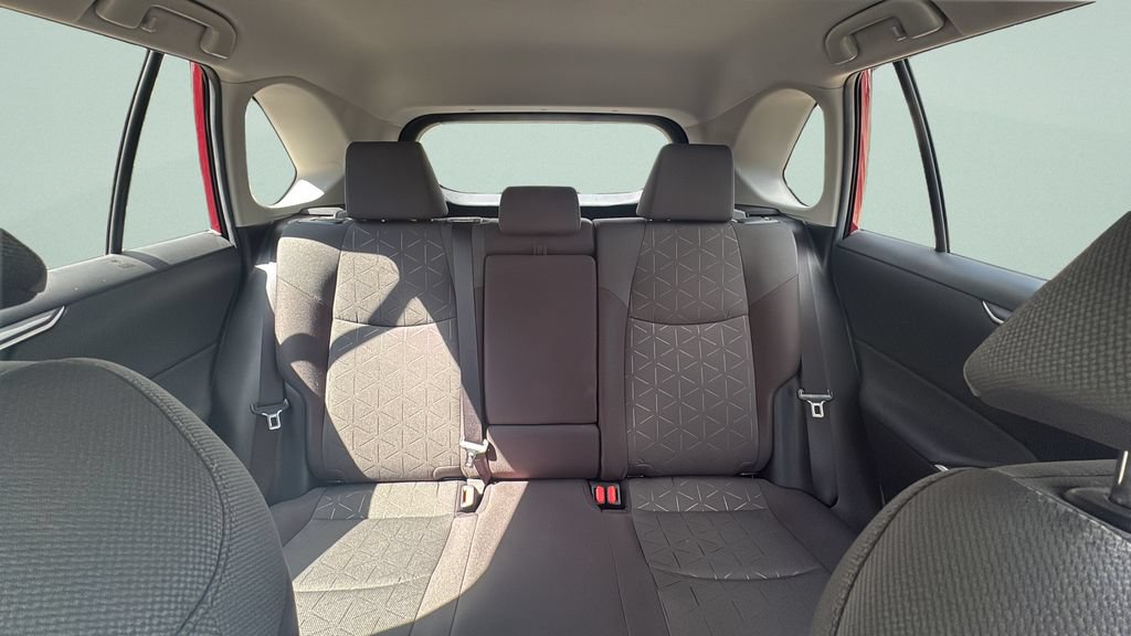 Used 2021 Toyota RAV4 XLE FWD image 10