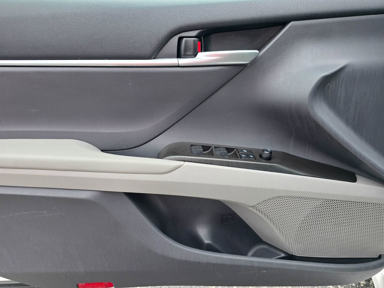 Used 2024 Toyota Camry SE image 8