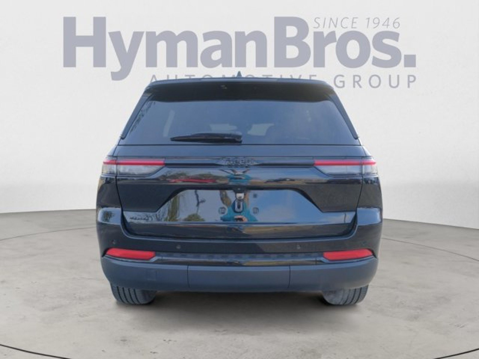 Used 2023 Jeep Grand Cherokee Altitude AWD/4WD image 4
