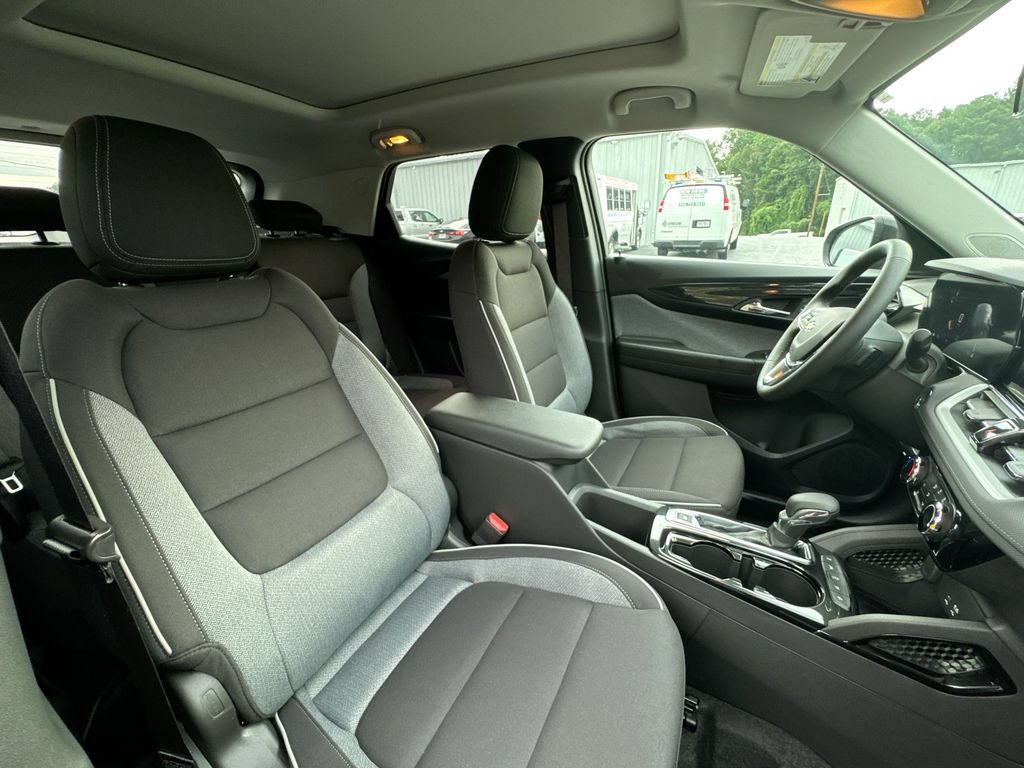New 2026 Chevrolet TrailBlazer LT w/ LT Cold Weather Package FWD image 31