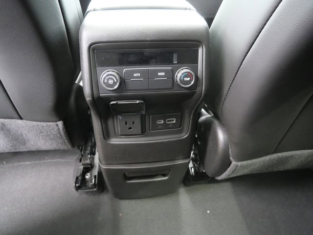 Used 2023 GMC Acadia SLT w/ Elevation Edition image 16