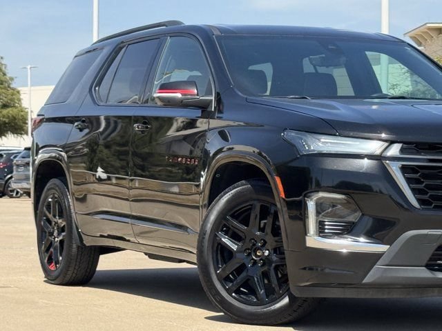 Used 2023 Chevrolet Traverse Premier w/ Redline Edition FWD image 3