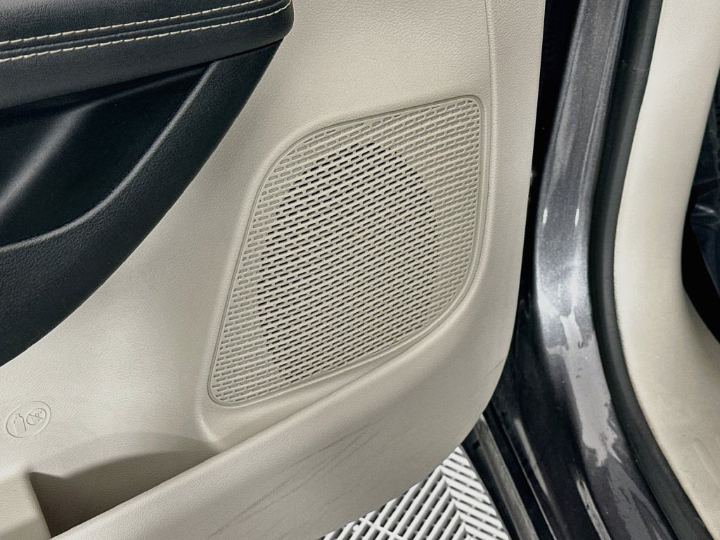 Certified 2023 Chrysler Pacifica Touring-L FWD image 28