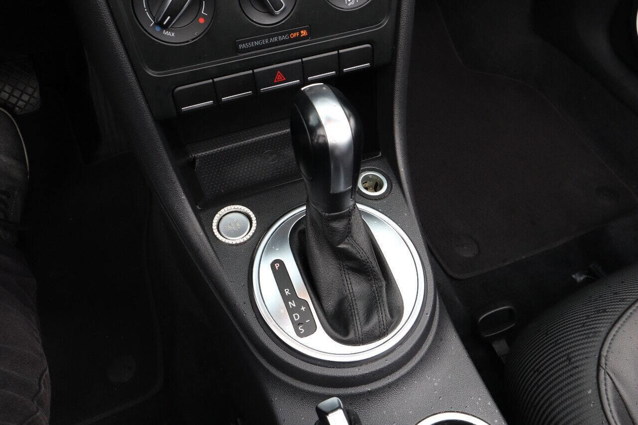 Used 2013 Volkswagen Beetle 2.5 image 11