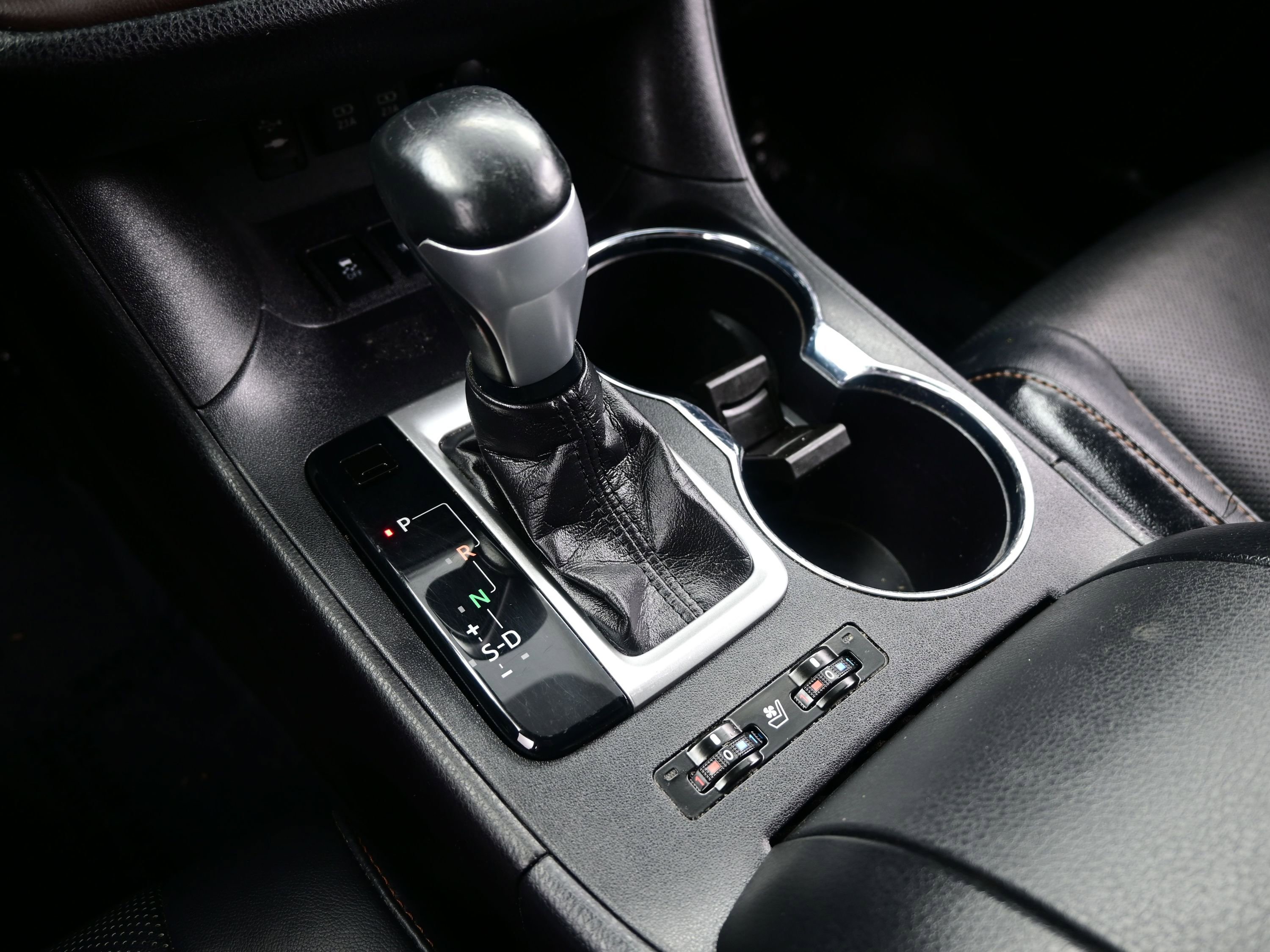 Used 2017 Toyota Highlander Limited image 23