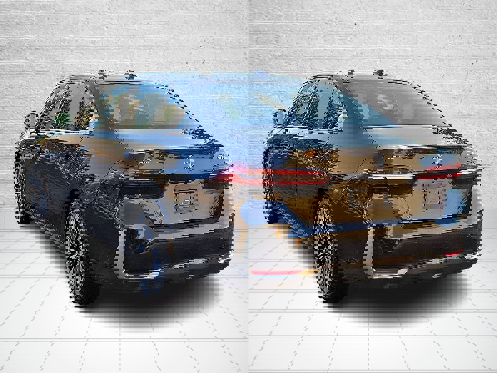 Used 2024 BMW 540i xDrive w/ Premium Package image 4