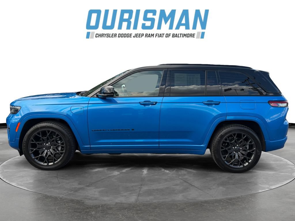 Used 2023 Jeep Grand Cherokee Summit AWD/4WD image 3