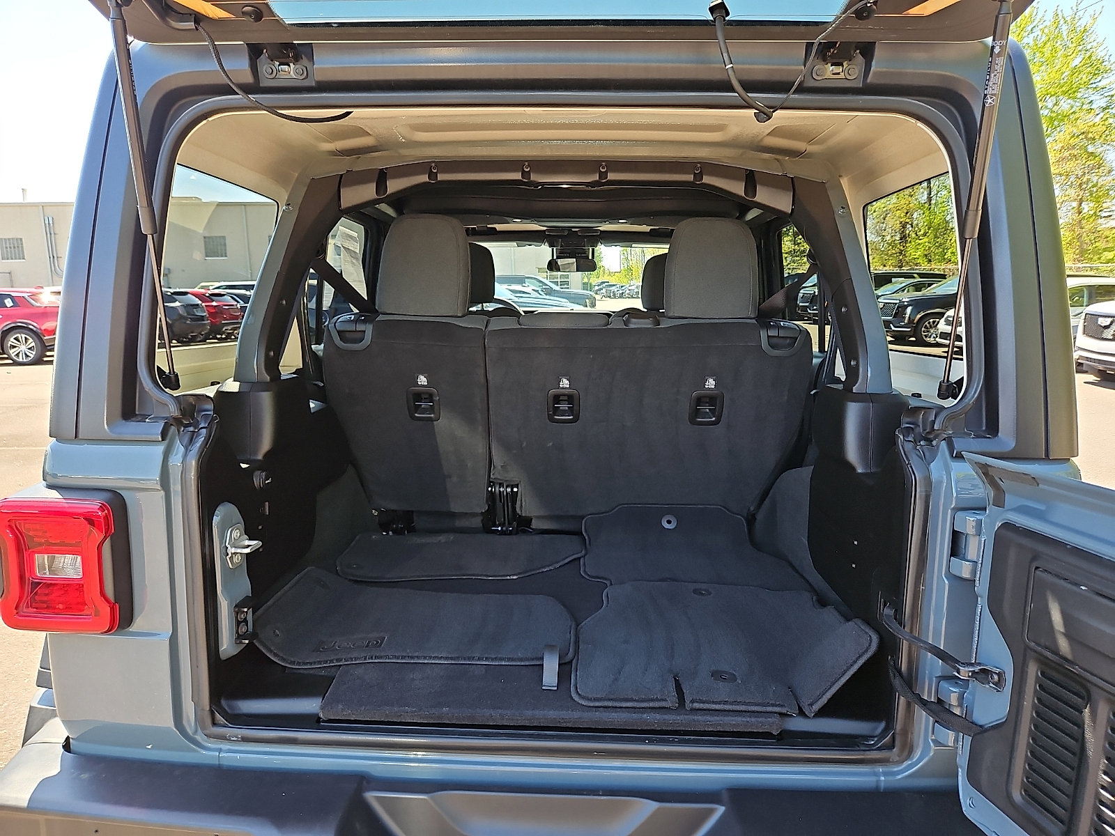 Used 2025 Jeep Wrangler Unlimited Rubicon AWD/4WD image 28