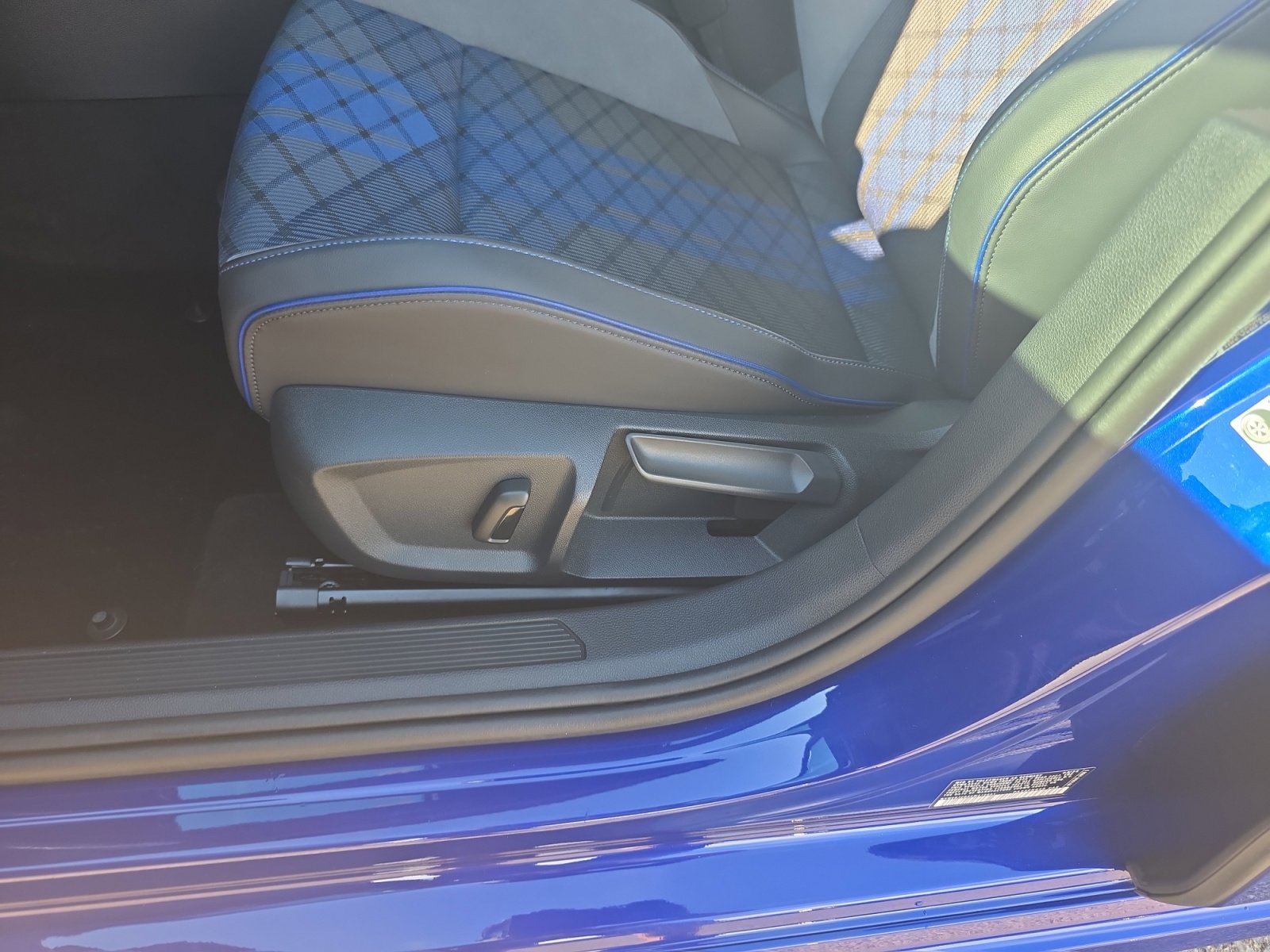 Certified 2025 Volkswagen Golf w/ Euro Style Package image 14