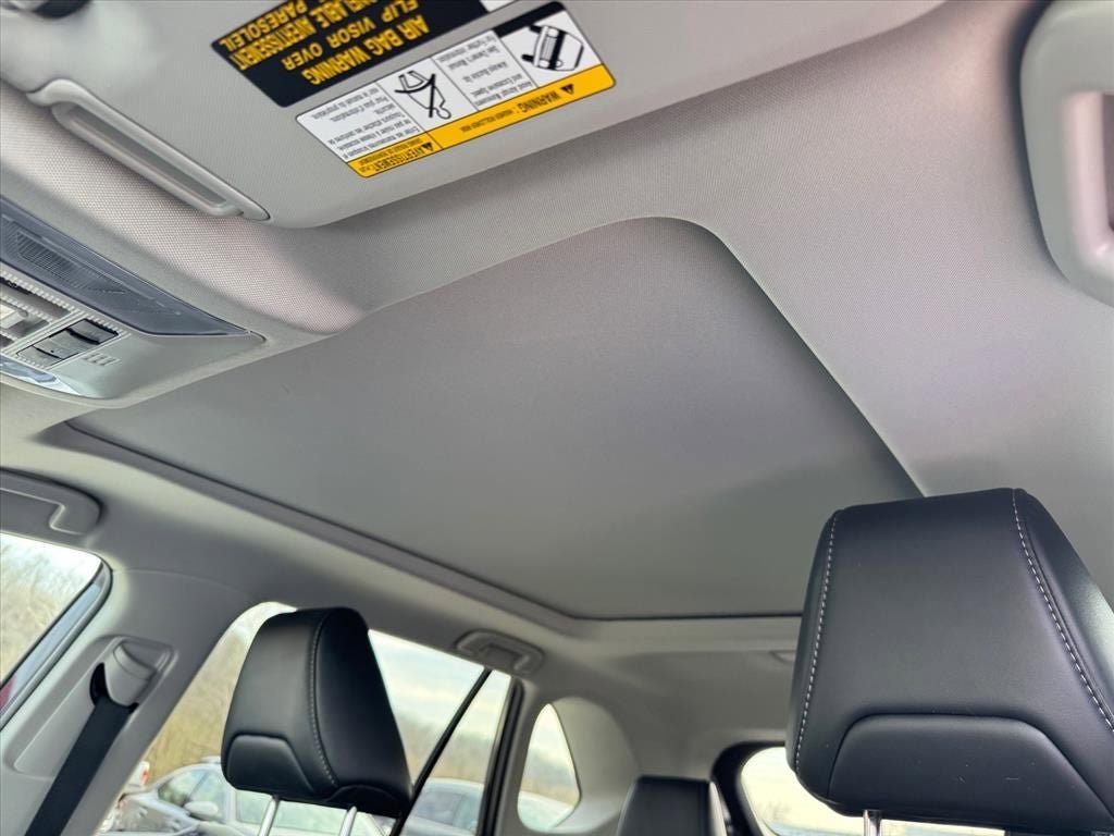 Used 2022 Toyota RAV4 Limited image 16