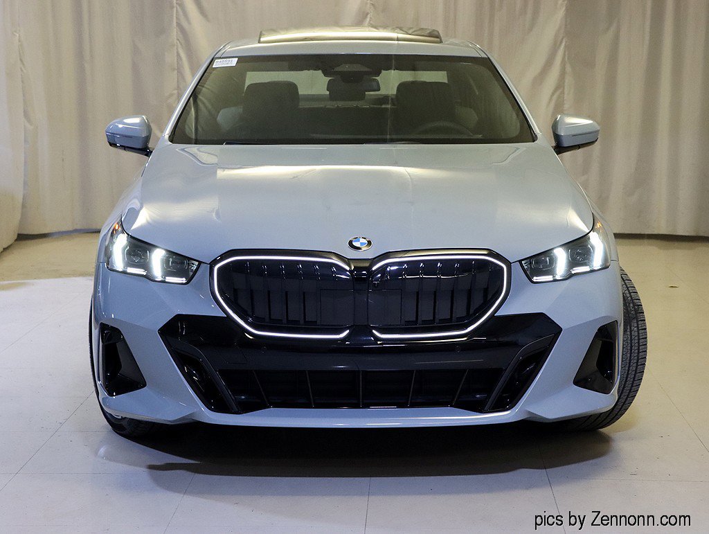 Used 2026 BMW 530i xDrive w/ M Sport Package AWD/4WD image 2