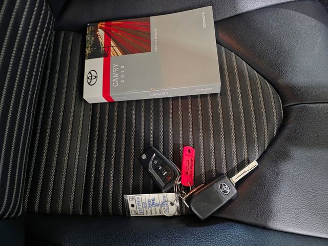 Used 2018 Toyota Camry SE image 9